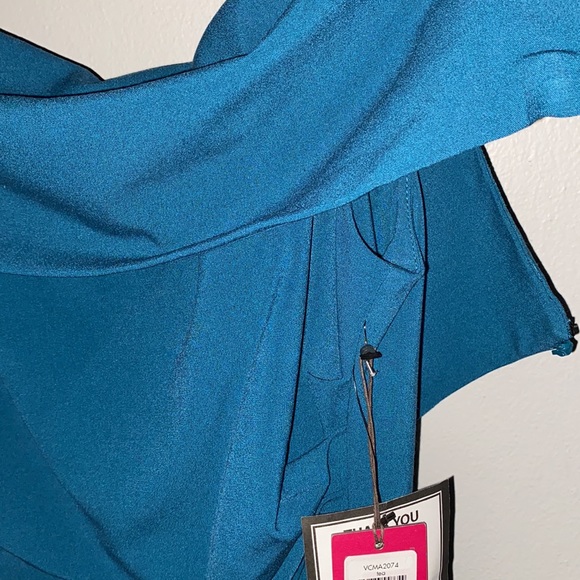 Vince Camuto Maxi Dress. - Picture 11 of 16